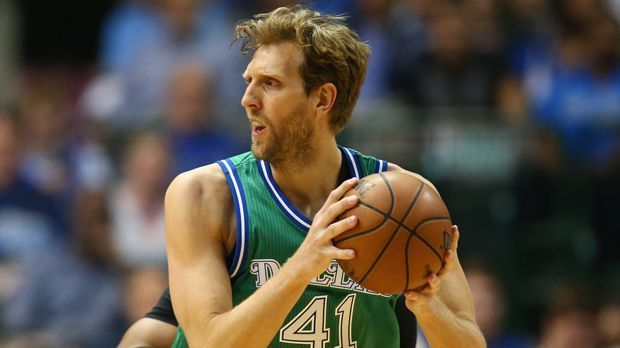 
                <strong>Deutschland: Dirk Nowitzki (Power Forward, Dallas Mavericks)</strong><br>
                Champion, MVP, Finals-MVP - Dirk Nowitzki hat in der NBA alles wichtige gewonnen, was es zu gewinnen gibt. Seitdem er 1999 an 9. Stelle von den Milwaukee Bucks gedraftet und anschließend nach Dallas getradet wurde, hat Nowitzki seine Spuren in der NBA hinterlassen. Sogar mehr als nur Spuren. Sein Kontrahent David West sagte einst über ihn: "Dirk hat das Spiel des Power Forwards revolutioniert." NBA-Legende Magic Johnson sagt: "Einer der größten Basketballer aller Zeiten."
              