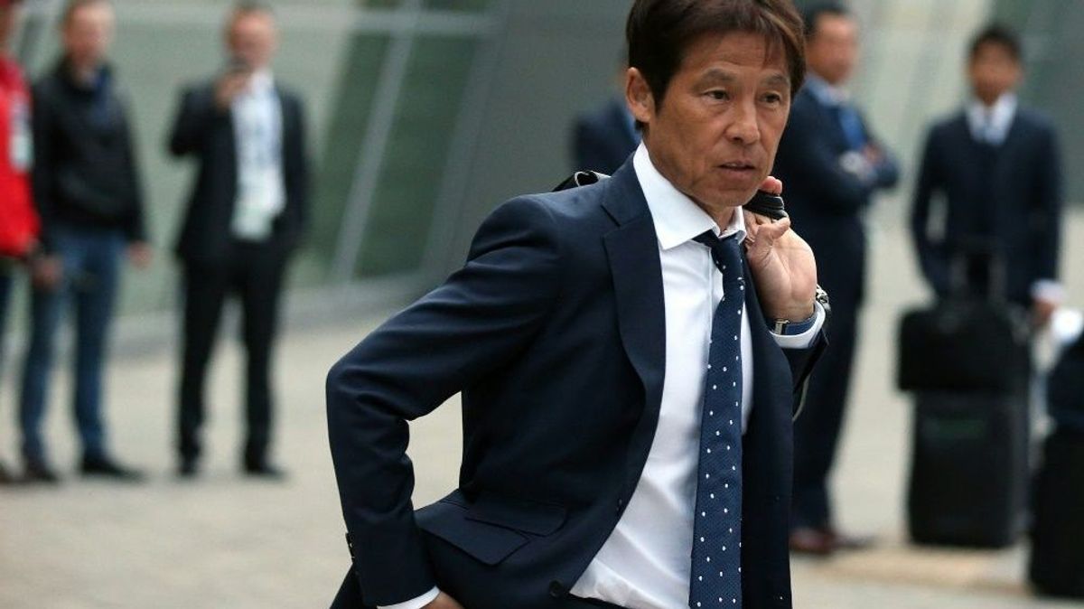 Japan mit Trainer Nishino ist in Russland gelandet