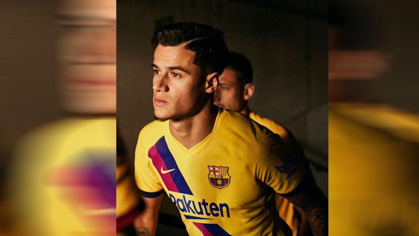 
                <strong>FC Barcelona </strong><br>
                Der spanische Meister wird bei Auswärtsspielen weiter in Gelb auflaufen. Das Design ist allerdings nicht wie in der Vorsaison durch einen Neongelb-Ton geprägt, sondern kommt im Senfgelb daher. Zusammen mit den rot-blauen Streifen schräg über die Brust, erinnert das Trikot von Coutinho, Messi und Co. an das Nationalmannschaftstrikot Kolumbiens. Doch das Design hat einen anderen Hintergrund ...
              