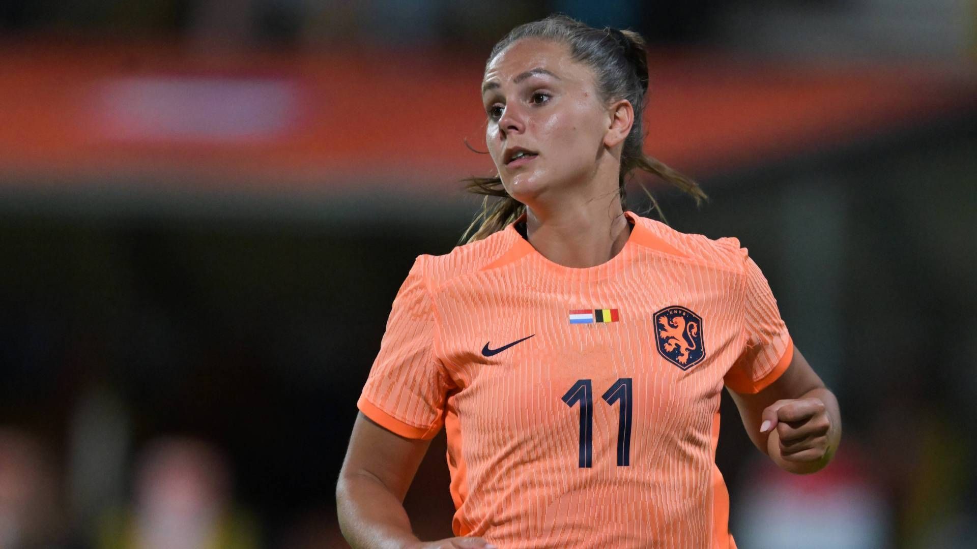 
                <strong>Gruppe E: Niederlande - Lieke Martens & Jill Roord</strong><br>
                In Abwesenheit der verletzten Starspielerin Vivianne Miedema müssen andere Akteurinnen die Lücke schließen, besonders Lieke Martens (Foto) hat das Zeug dazu. Die 30-Jährige spielte fünf Jahre in Barcelona und hatte großen Anteil am Triple 2021, ein Jahr später wechselte sie zu Paris Saint-Germain. Gemeinsam mit Spielgestalterin Jill Roord soll sie die Offensive der Niederländerinnen tragen. Fans der deutschen Frauen-Bundesliga dürfte Roord bestens bekannt sein, von 2017 bis 2019 spielte sie zunächst beim FC Bayern, von 2021 bis diesen Sommer schließlich beim VfL Wolfsburg. Ab der kommenden Saison schnürt sie für Manchester City ihre Schuhe.
              