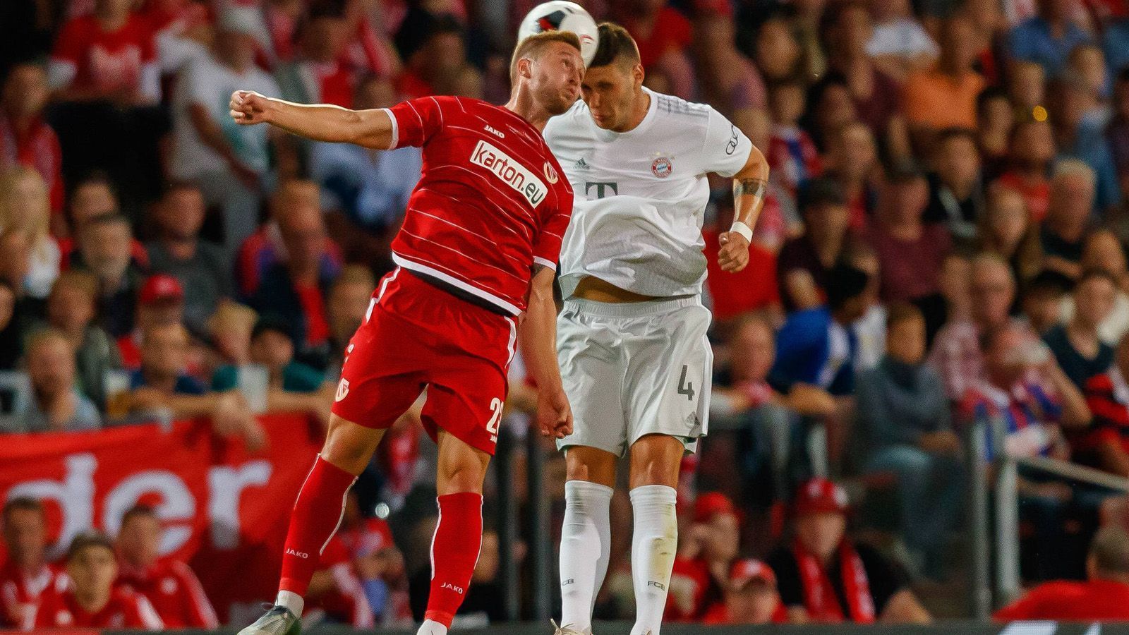 
                <strong>Niklas Süle</strong><br>
                Meistens agiert der Abwehrchef als erster Aufbauspieler. Zudem beendet er mit Tempo und Körpereinsatz so manche schüchterne Torannäherung der Gastgeber. In der Schlussphase darf er schließlich Hernandez zu seinem Debüt verhelfen. ran-Note: 2
              