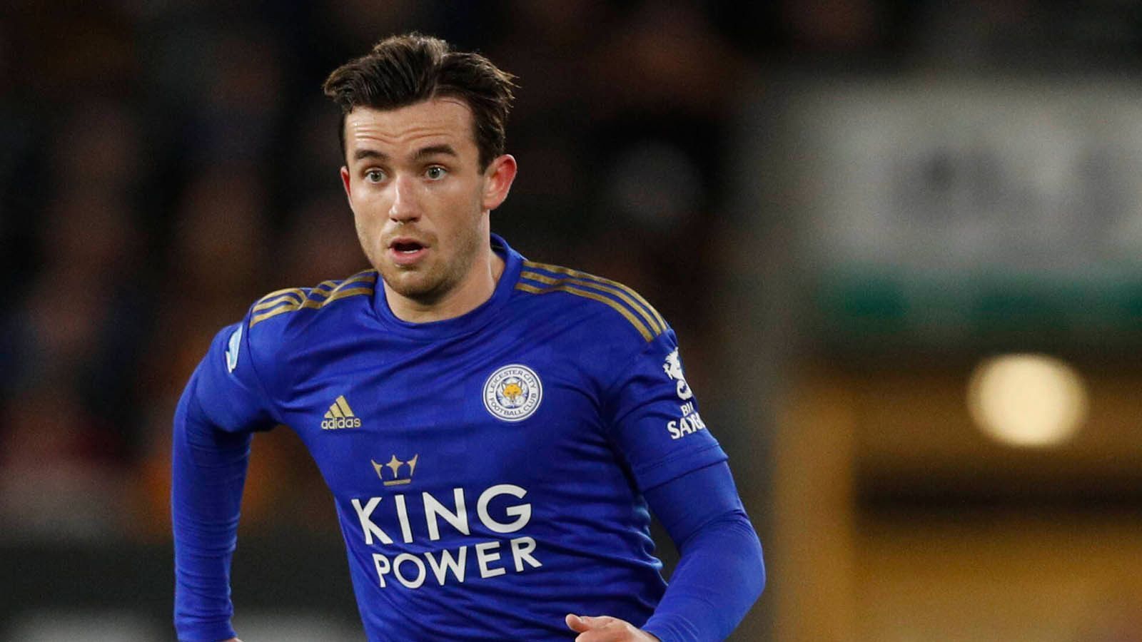 
                <strong>Ben Chilwell (von Leicester City)</strong><br>
                Erst in dieser Woche kam der Linksverteidiger aus Leicester zu den Blues. Um die 50 Millionen Euro musste Chelsea für ihn berappen, angesichts seiner 23 Jahre ein Investment in die Zukunft. So könnte Ben Chilwell beispielsweise dafür sorgen, dass Marcos Alonso keine Zukunft mehr hat. 
              