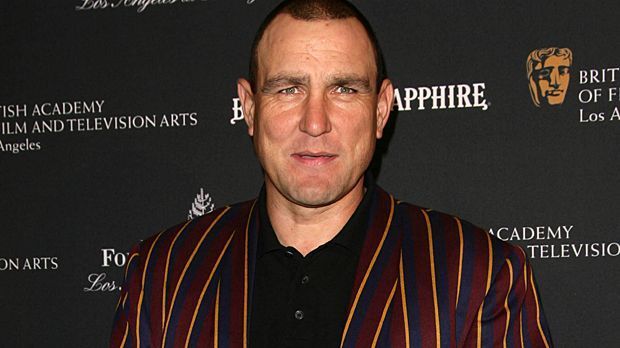 
                <strong>Vinnie Jones</strong><br>
                Auf dem Platz war Vinnie Jones ein echter Bad Boy, auf der Leinwand natürlich auch. Vor allem in den Filmen von Kumpel Guy Ritchie glänzte der Waliser, der etwa in "Snatch - Schweine und Diamanten" den "Bullet Tooth Tony" spielte.
              