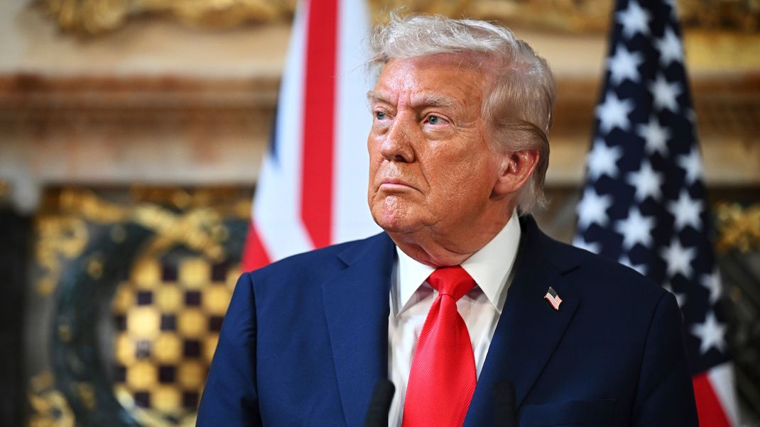 Nach gescheiterten Annäherungsversuchen an den russischen Präsidenten äußert sich Trump (Bild) immer skeptischer über Putin.