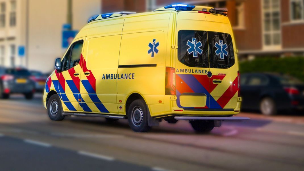 Bei einem Unfall während des Baus einer Brücke in den Niederlanden kamen zwei Menschen ums Leben. Zwei Rettungshubschrauber waren im Einsatz. (Symbolbild)