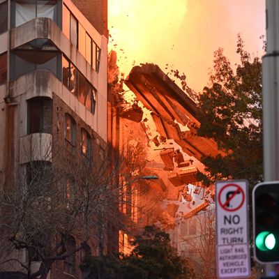 Das brennende Gebäude im Zentrum von Sydney