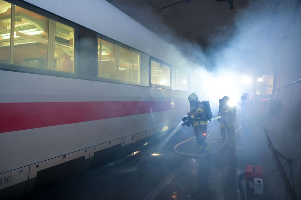 Schienenverkehr In Nrw Und Zwischen Berlin Und Hamburg Durch Attacken Beeinträchtigt - 0d6erx8
