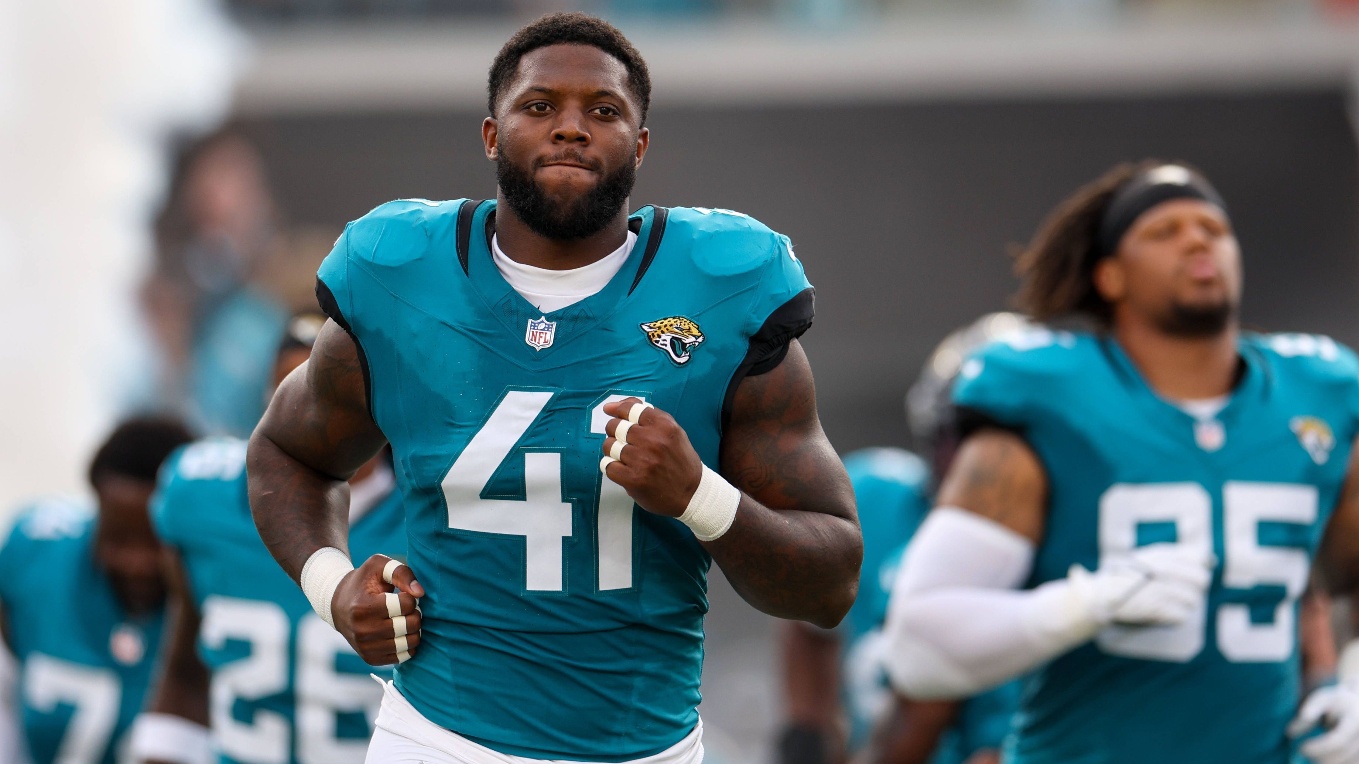 <strong>Platz 5: Josh Hines-Allen (Jacksonville Jaguars/Defensive End)</strong><br>- Vertrag bis: 2028<br>- Durchschnittsgehalt: 28.250.000 US-Dollar<br>- Gesamtgehalt: 141.250.000 US-Dollar