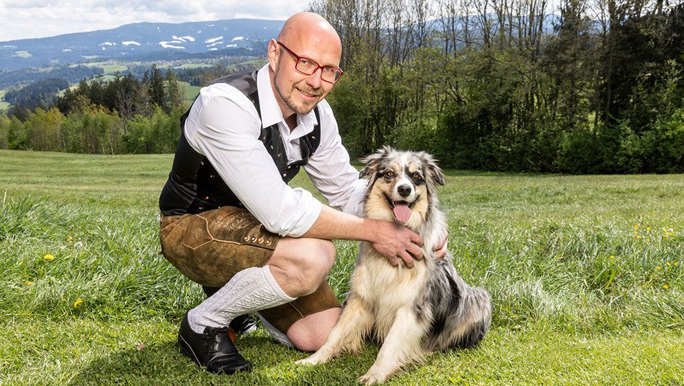 Christian geht gerne wandern im Wald oder auf der Alm, er liebt Thermenbesuche, snowboarden oder reiten. In seiner Freizeit unternimmt er auch viel mit seinen beiden Kindern.