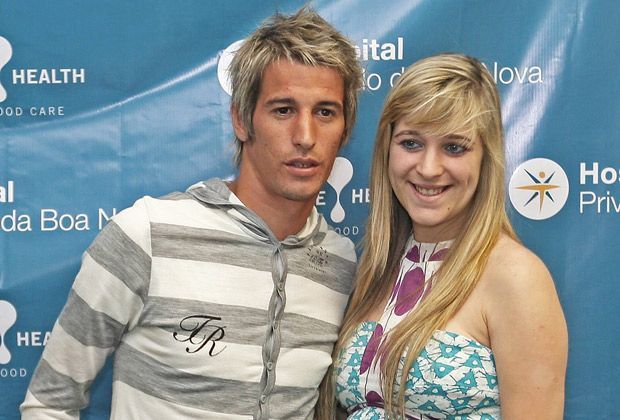 
                <strong>Andreia Santos (Fabio Coentrao)</strong><br>
                Andreia Santos steht an der Seite von Fabio Coentrao. Witzig, die Dame hat Ähnlichkeit mit Sevilla-Stürmer Marko Marin.
              