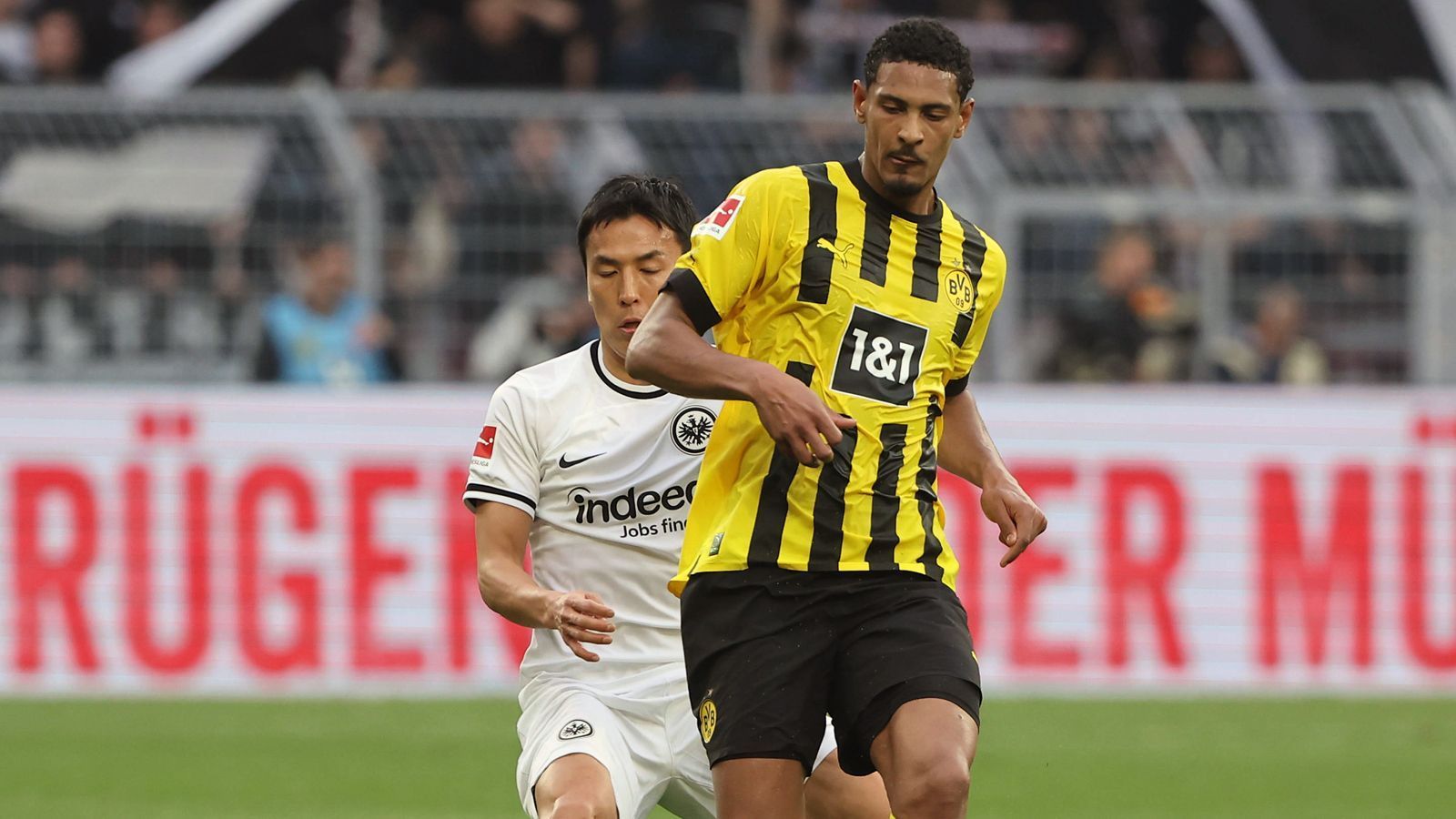 
                <strong>Sebastien Haller</strong><br>
                Fällt gegenüber seinen Teamkollegen ab, kommt nicht so recht zum Zug und selten an den Ball. Kann sich daher nur wenig einbringen. Geht in der 77. Minute runter. ran-Note: 4
              