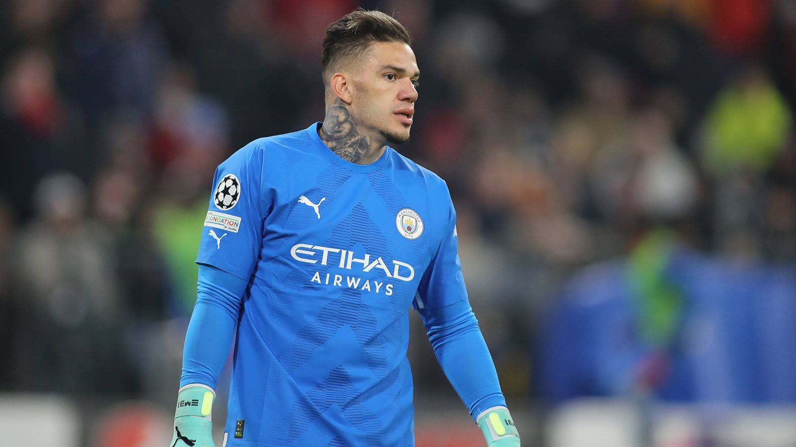 
                <strong>Ederson (Manchester City) </strong><br>
                Starker Rückhalt der Citizens, der ruhig und fast fehlerlos agiert. Rettet zudem mehrfach stark gegen Sane (17., 22.), Coman (43., 56.) und Choupo-Moting (67.). Beim Gegentor aus elf Metern machtlos. ran-Note: 2
              