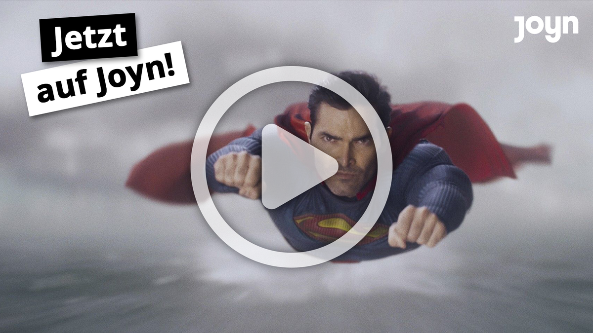 Szene aus der DC-Serie "Superman & Lois" Staffel 1, Folge 101 mit Tyler Hoechlin als fliegenden Superman.