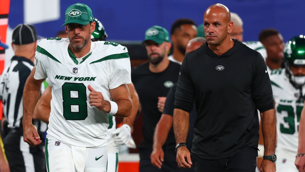 NFL, American Football Herren, USA Preseason-New York Jets at New York Giants Aug 26, 2023; East Rutherford, New Jersey, USA; New York Jets quarterback Aaron Rodgers (8) and head coach Robert Saleh...