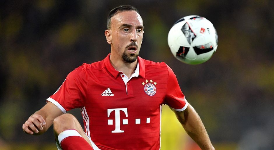 
                <strong>Mittelfeld: Franck Ribery</strong><br>
                Franck Ribery und Robben spielen seit 2009 zusammen beim FC Bayern. In dieser Zeit gewannen sie fünf Deutsche Meisterschaften (2010, 2013, 2014, 2015, 2016), vier Mal den DFB-Pokal (2010, 2013, 2014, 2016), drei Mal den DFL-Supercup (2010, 2012, 2016) sowie je einmal die Champions League (2013), die FIFA-Klub-Weltmeisterschaft (2013) und den UEFA Super Cup (2013).
              