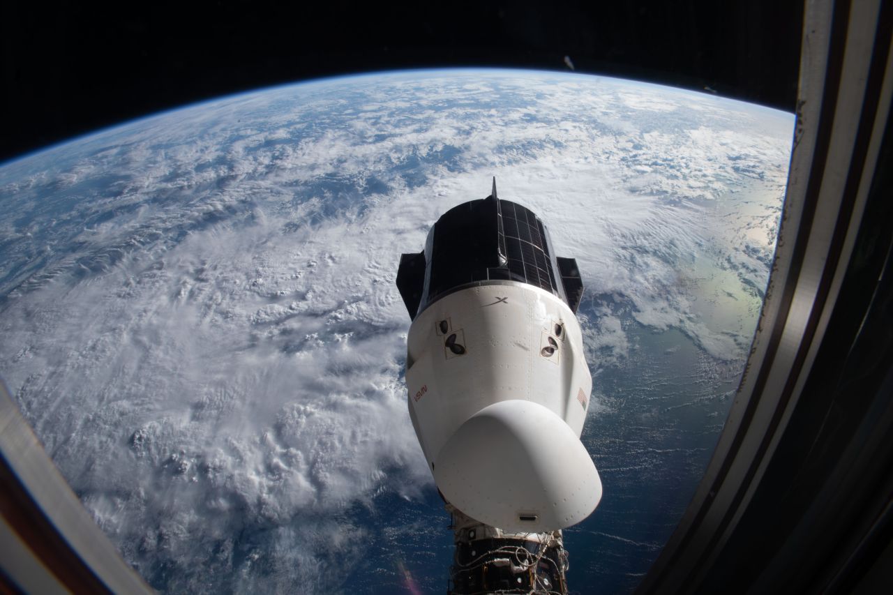 Nach rund einem halben Jahr im All machte sich der deutsche Astronaut Maurer auf den Weg zurück zur Erde. Maurer und drei US-Kollegen dockten am Morgen des 5. Mai 2022 an Bord des Dragon Endurance-Raumschiffs von der Internationalen Raumstation (ISS) ab.