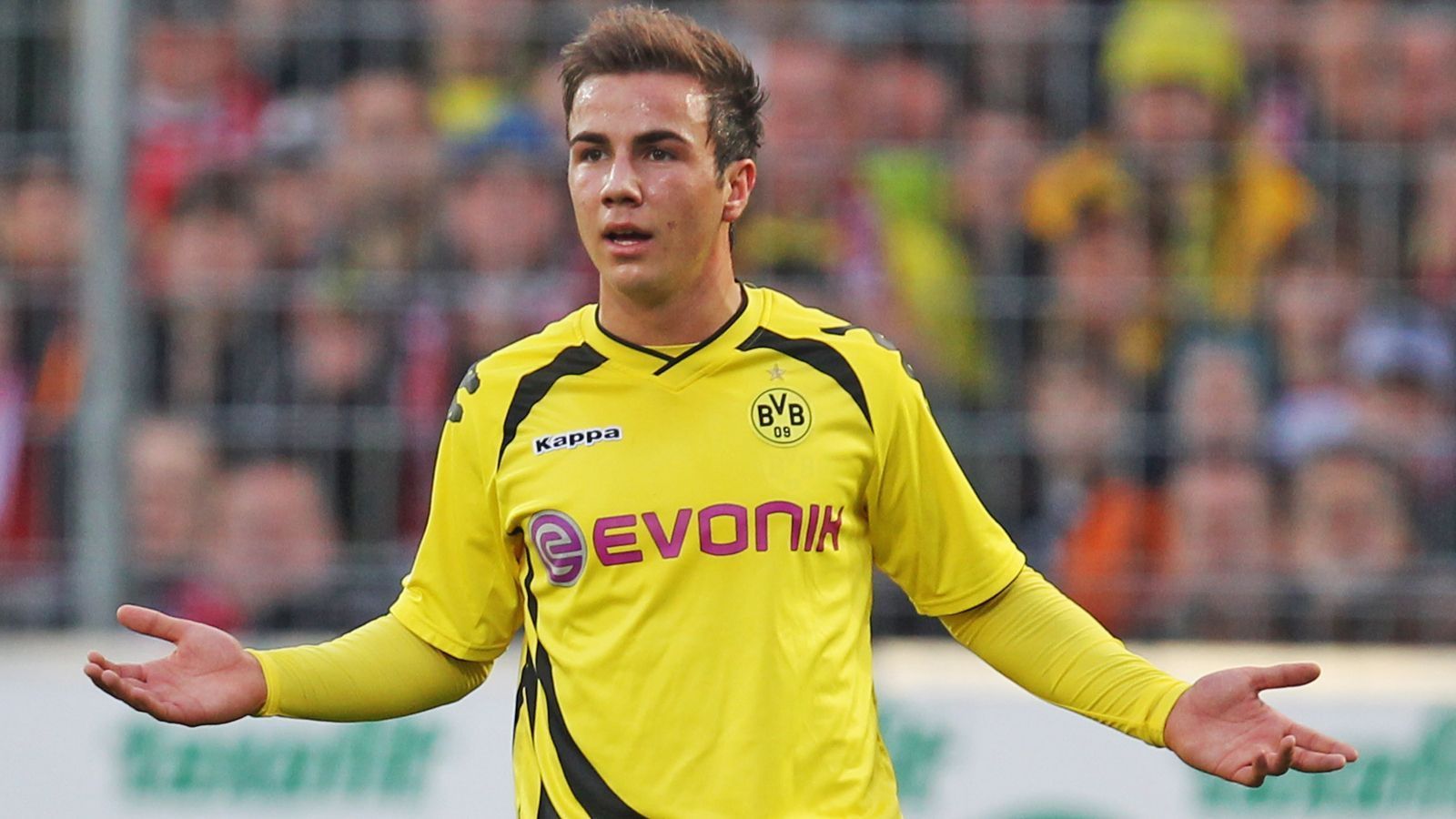 
                <strong>Zentrales Mittelfeld: Mario Götze</strong><br>
                Spiele: 207Tore: 45Erfolge: 2x Deutscher Meister, 2x DFB-Pokalsieger
              