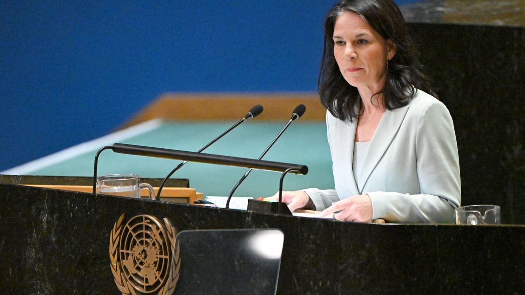 Annalena Baerbock (Bild) wurde zur Präsidentin der UN-Generalversammlung gewählt. Bei der Wahl in New York erhielt die 44-jährige Grünen-Politikerin 167 von 188 gültigen Stimmen im größten Gremium der Vereinten Nationen.
