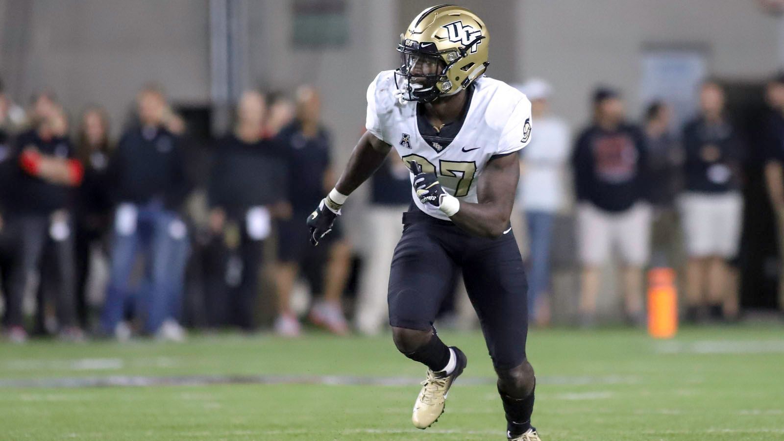 
                <strong>Richie Grant (Safety, UCF)</strong><br>
                Richie Grant spielte vier Jahre lang für UCF, kam alleine in den letzten drei Spielzeiten auf zehn Interceptions und fünf forcierte Fumbles und wurde in diesem Zeitraum drei Mal in Folge in das First Team All-AAC gewählt. Sein Onkel Terry Grant spielte als Running Back in der Canadian Football League. Er ist vor allem auf der Position des Free Safety stark, gilt allerdings als sehr vielseitig und könnte auch andere Positionen im Defensive Backfield einnehmen. Ein Pick in der 1. Draft-Runde ist möglich.
              