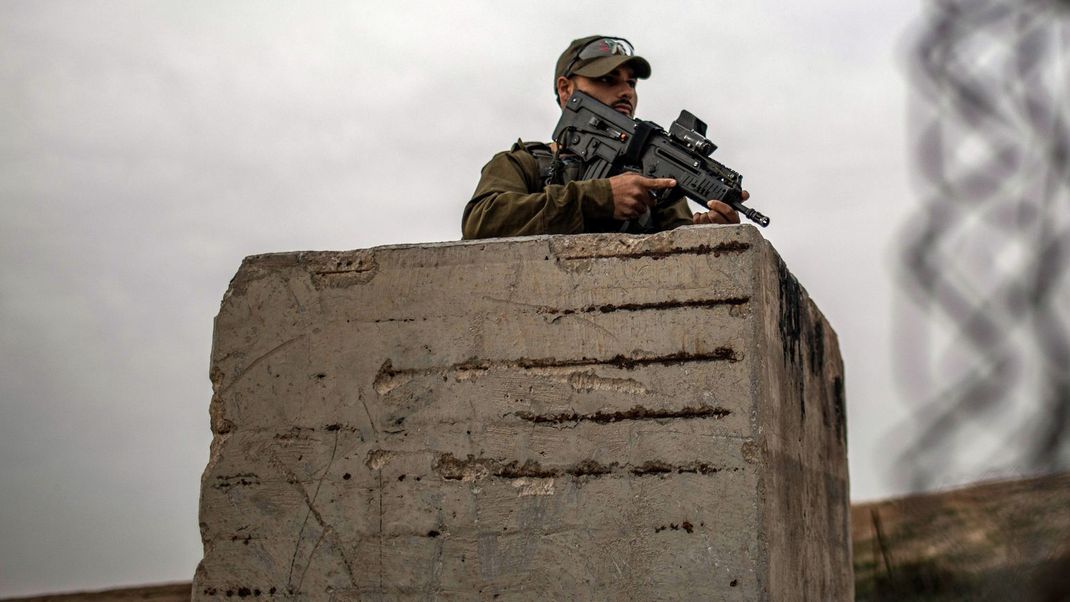 Israelische Armee an einem Kontrollpunkt im Westjordanland