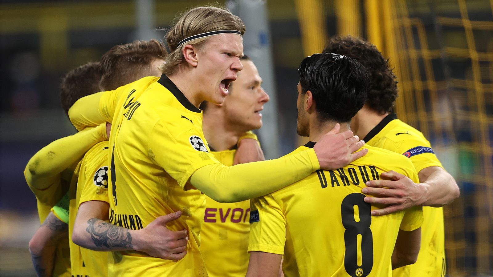 
                <strong>2:2 gegen Sevilla! Der BVB steht im Champions-League-Viertelfinale</strong><br>
                Borussia Dortmund steht erstmals seit vier Jahren wieder im Viertelfinale der Champions League. Mit dem 2:2 gegen den FC Sevilla zieht der BVB in die nächste Runde ein. Das Hinspiel hatte Dortmund mit 3:2 gewonnen. ran.de benotet die Leistungen der BVB-Profis. 
              