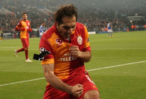 
                <strong>Hamit Altintop</strong><br>
                Einst schnürte Hamit Altintop die Schuhe für den FC Schalke 04. In der Champions League trifft der Türke 2012 mit Galatasaray Istanbul auf die "Königsblauen" und lässt sich die Freude nach seinem Tor nicht nehmen
              