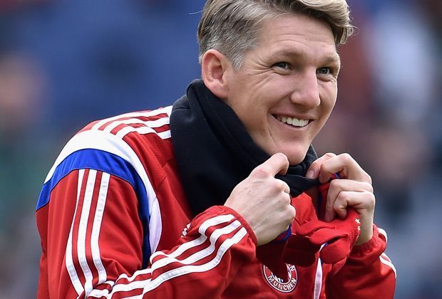 
                <strong>Platz 11: Bastian Schweinsteiger (75 Millionen Euro)</strong><br>
                Knapp an der Top 10 vorbei geht es für Bastian Schweinsteiger. Mit geschätzten 75 Millionen Euro kommt der Star des FC Bayern aber trotzdem noch auf ein nettes Gesamtvermögen.
              