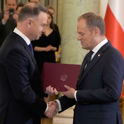 Andrzej Duda (links), Präsident von Polen, und Donald Tusk, neuer Ministerpräsident von Polen