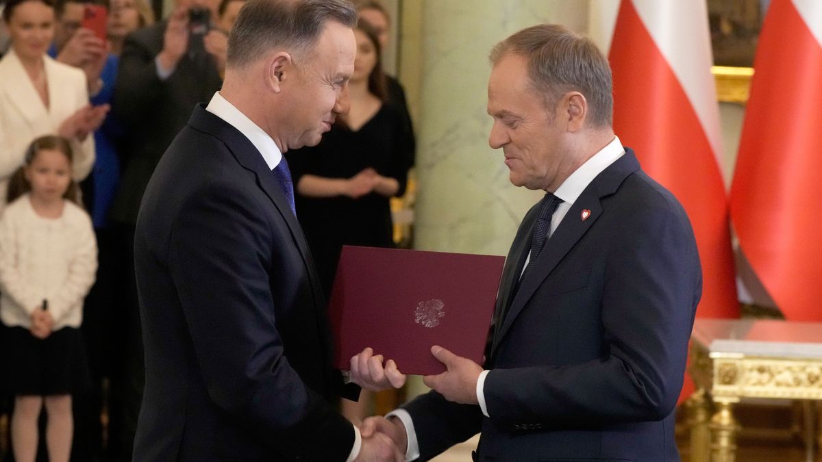Andrzej Duda (links), Präsident von Polen, und Donald Tusk, neuer Ministerpräsident von Polen