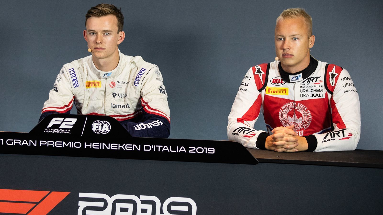 
                <strong>Konkurrenten Callum Ilott geschlagen</strong><br>
                Als Nikita Mazepin (re.) 2016 noch in der Formel 3 fuhr, kam es schon zu einem ersten, skandalösen Zwischenfall mit einem Fahrer-Kollegen. Der Russe schlug seinem Konkurrenten Callum Ilott (li.) nach einem Training am Hungaroring zwei Mal ins Gesicht. Angeblich soll Ilott Mazepin bei dessen schneller Runde behindert haben. Mazepin wurde nach seinem Ausraster für ein Rennen suspendiert.
              