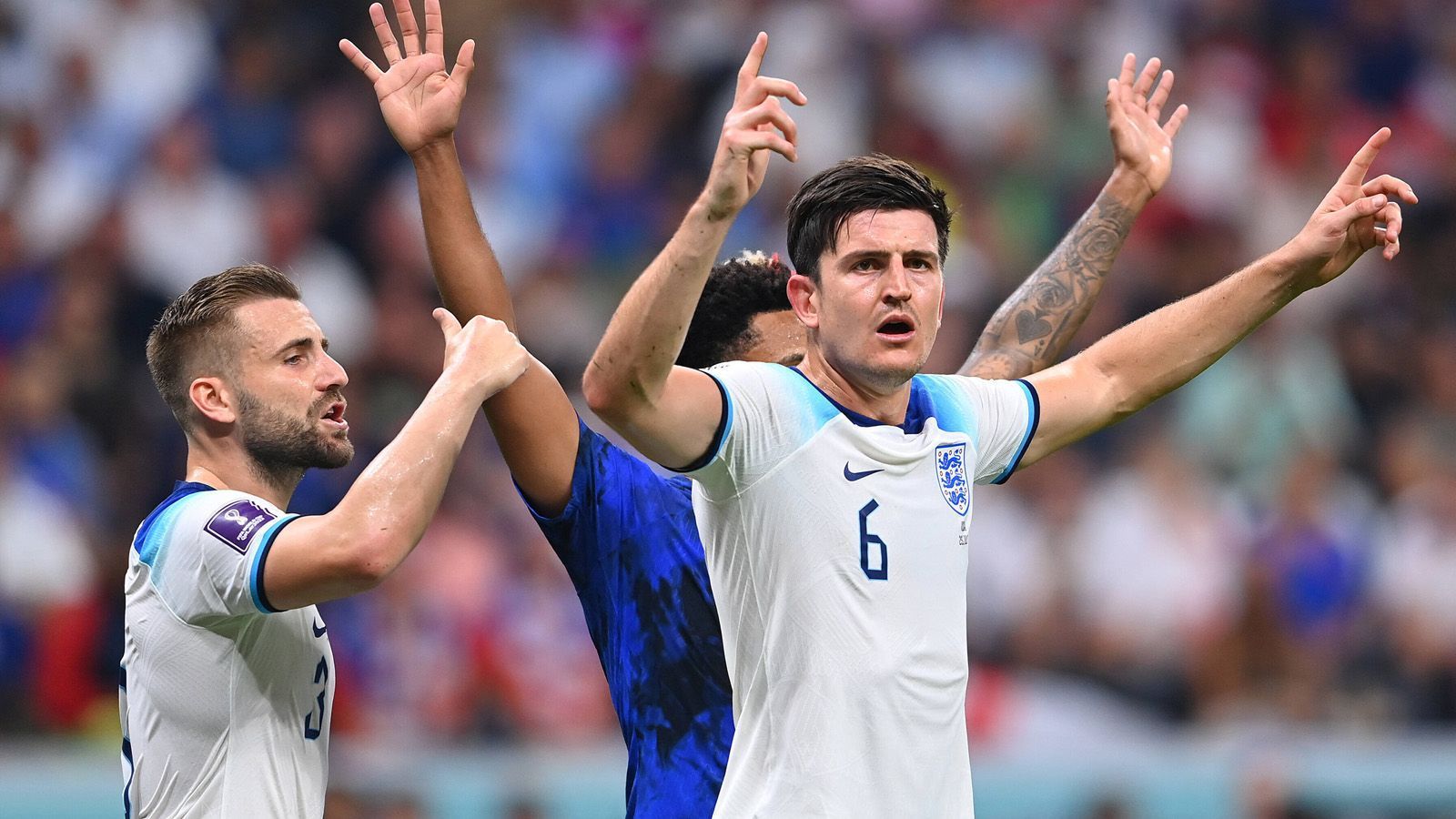 
                <strong>England - USA: Messi Maguire, lahme Löwen und X-Faktor Pulisic</strong><br>
                England ein Favorit auf den Titel? Und die USA nicht reif für die K.o.-Runde? Das direkte Duell brachte keine Tore, aber einige Erkenntnisse. ran nennt sie.
              