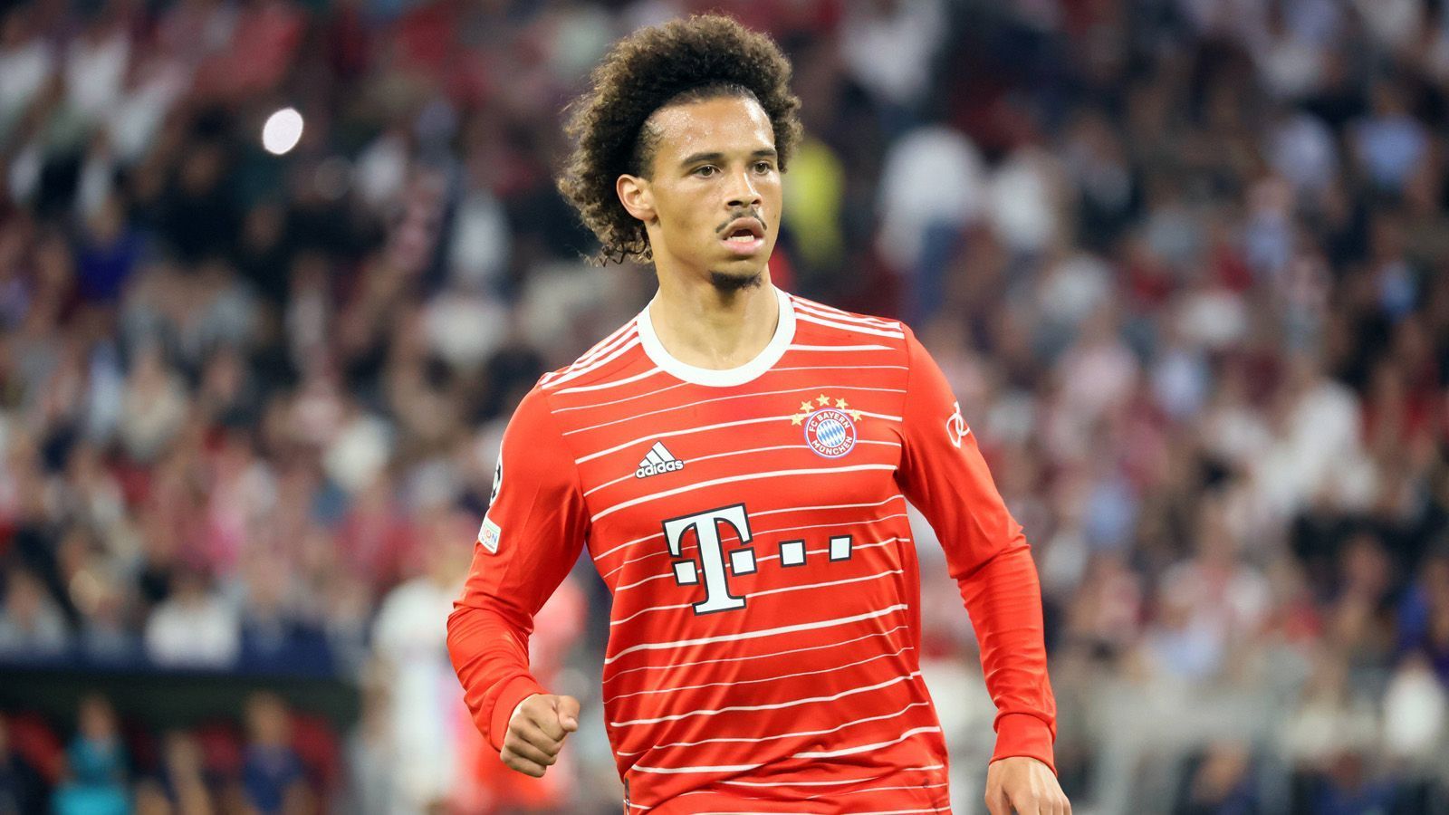 
                <strong>Leroy Sane</strong><br>
                Sane schien aufgrund der starken Form von Musiala zunächst der große Verlierer zu sein, hat sich seitdem allerdings stark gebessert. Mit seiner Schnelligkeit, seiner Technik und seinem Zug zum Tor zählt er zu den großen Aktivposten. In elf Pflichtspielen gelangen ihm fünf Tore und drei Vorlagen. ran-Durchschnittsnote: 2,50
              