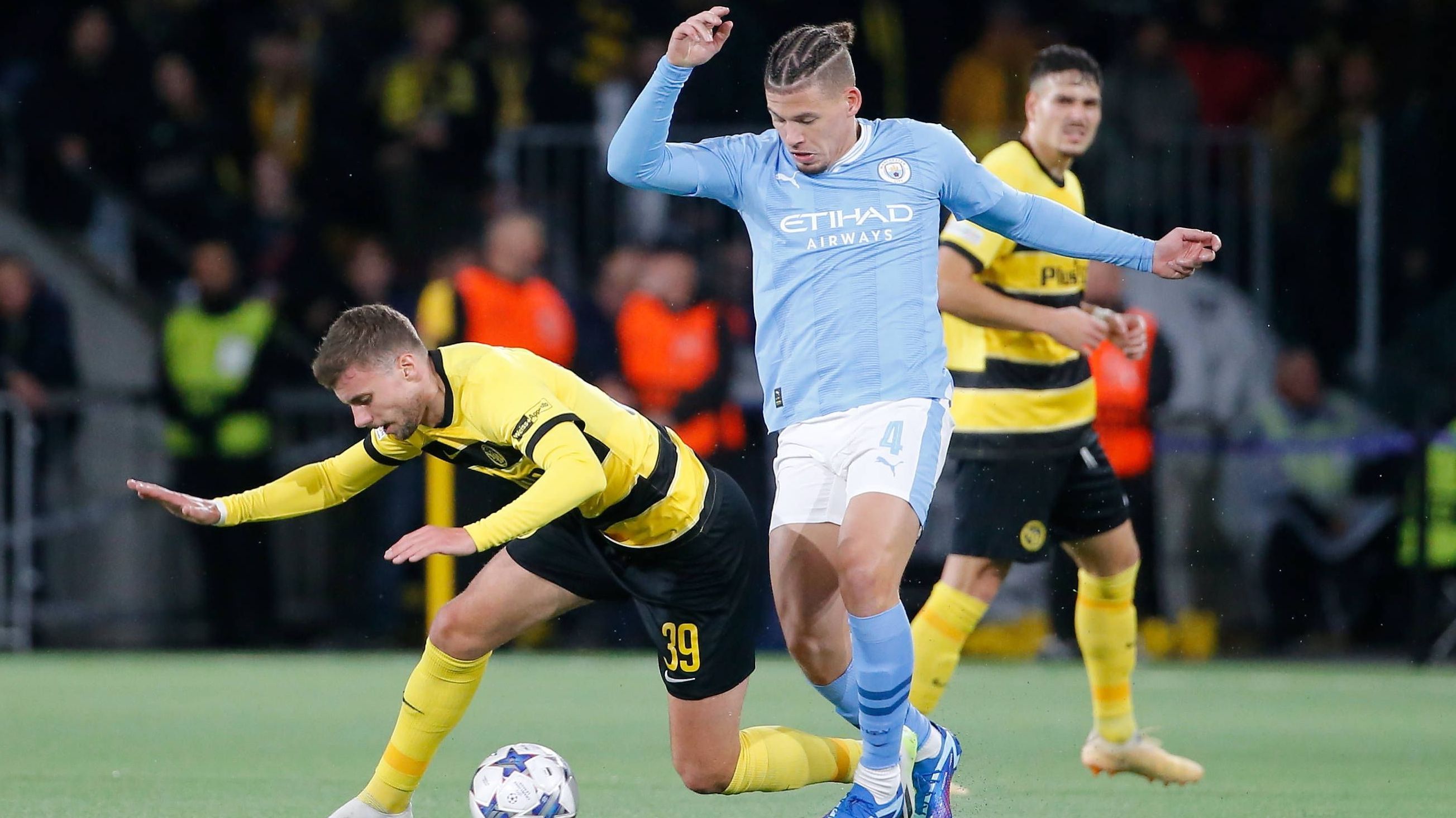 <strong>Kalvin Phillips (Manchester City)</strong><br>Der Engländer gilt als möglicher Sechser-Kandidat beim FC Bayern. City soll sich bereits auf eine Ablöse von 57 Millionen Euro festgelegt haben. Bei den "Skyblues" sitzt der 27-Jährige meistens auf der Bank, kam in dieser Saison erst achtmal zum Einsatz. Auch Everton und Newcastle sollen interessiert sein.