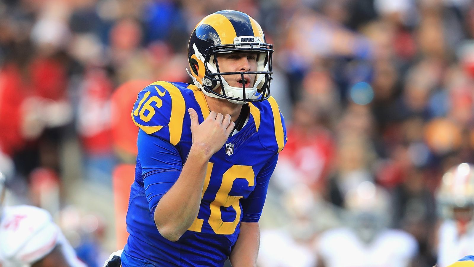 
                <strong>Jared Goff (LA Rams, 2016)</strong><br>
                Wurde 2016 von den LA Rams an erster Stelle ausgewählt. Hatte unter Ex-Coach Jeff Fisher zunächst keine Chance, ehe er den schwächelnden Starter Case Keenum in Week 11 ablöste. Startete dann unter dem neuen Head Coasch Sean McVay durch, führte die Rams 2018 bekanntlich in den Super Bowl, wo LA gegen die Patriots unterlag.
              