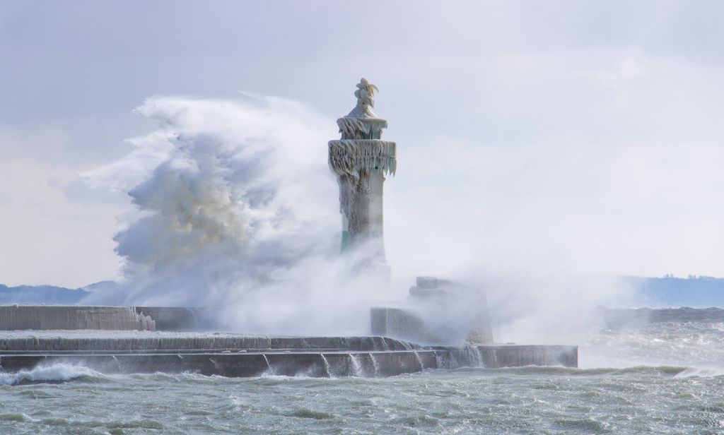 Orkan rollt auf Frankreich zu - Sturm-Alarm in Deutschland