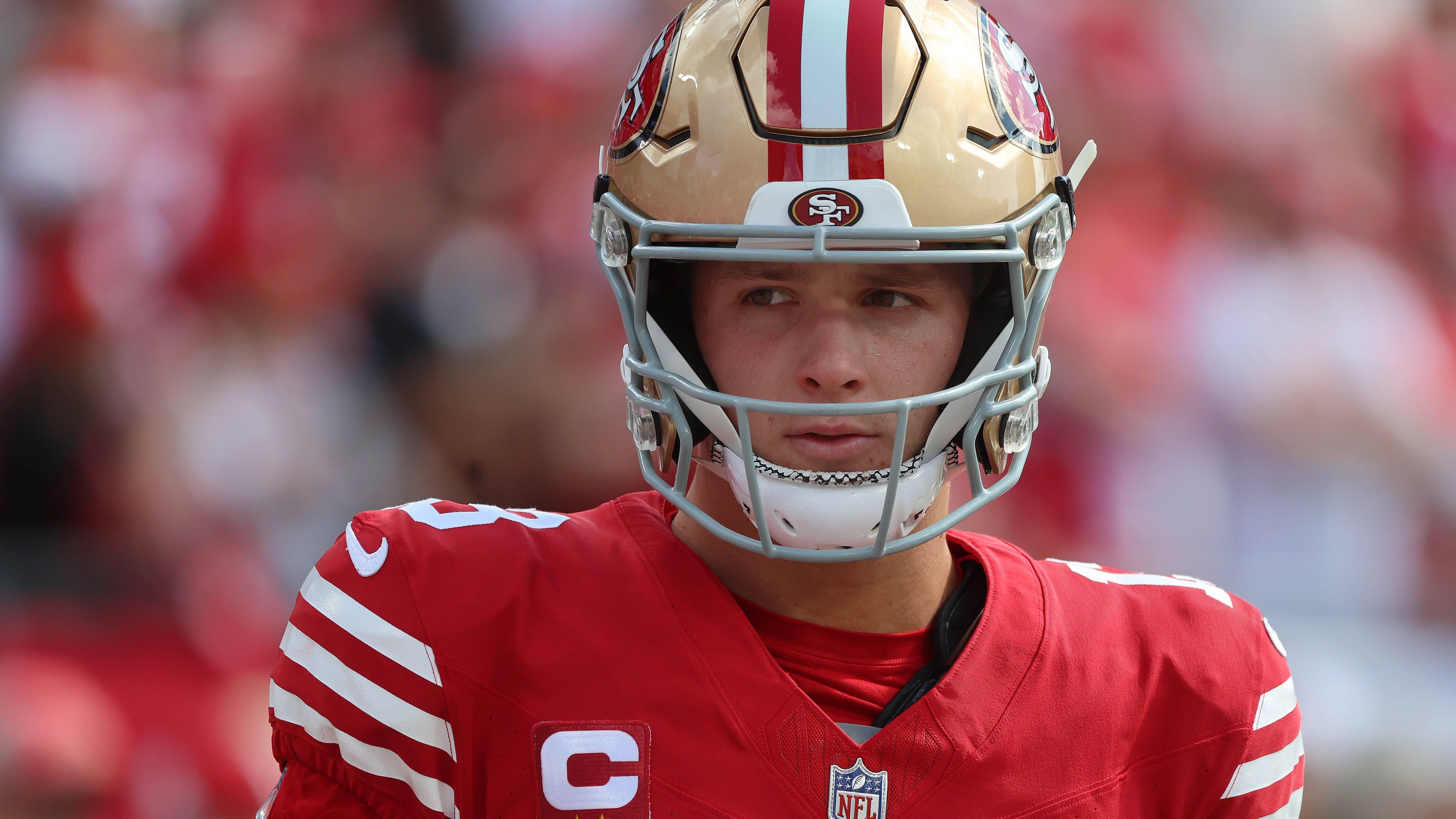 <strong>Die 10 bestverdienenden NFL-Quarterbacks</strong><br><em>Brock Purdy unterzeichnet einen neuen, langfristigen Kontrakt bei den San Francisco 49ers und sahnt dabei mächtig ab. Wie gut aber verdient er im Vergleich zu seinen Konkurrenten? <strong>ran</strong> zeigt die Top 10 der bestverdienenden NFL-Spielmacher, sortiert nach der Gesamtsumme der jeweiligen Verträge. (Stand: 17.05.2025 - Quelle: Spotrac)</em>