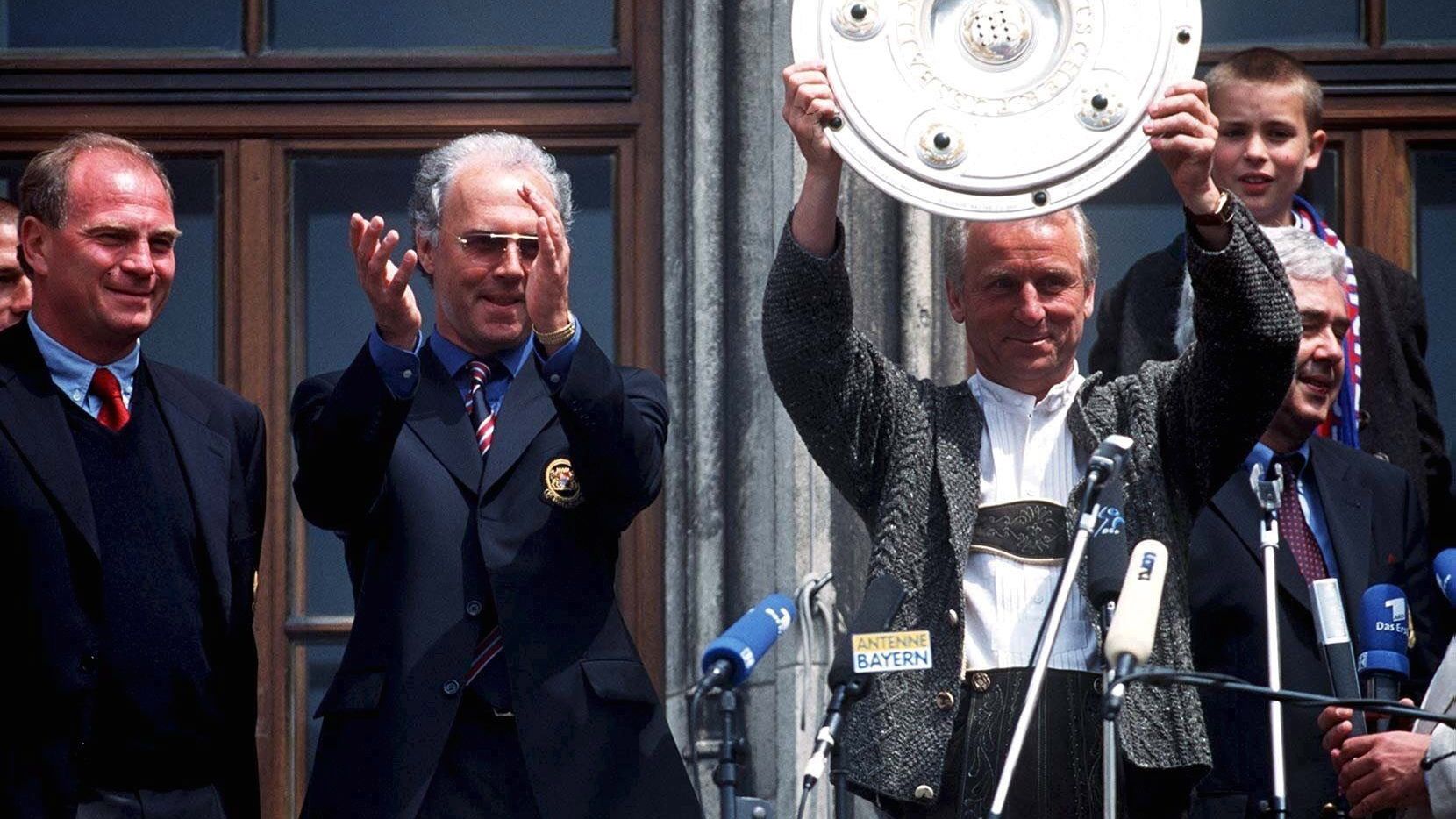 <strong>Giovanni Trapattoni 729 Tage (1.7.1996 - 30.6.1998)</strong><br>Nur ein Jahr nach seinem Abschied, wagten die Bayern einen zweiten Versuch mit dem Italiener. Mit Erfolg. In seiner ersten Saison holte Trapattoni die Meisterschaft, in der zweiten immerhin den DFB-Pokal. Hängen blieben aber vor allem die Begriffe "Flasche leer" und "habe fertig".