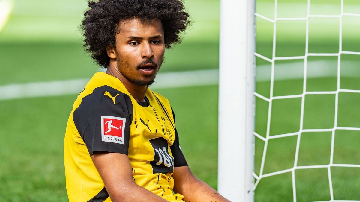 11.05.2025, Bayer 04 Leverkusen vs. Borussia Dortmund, 1. Bundesliga, 33. Spieltag Karim Adeyemi (Borussia Dortmund, 27) nach einer vergebenen Torchance Wichtiger Hinweis: Gemaess den Vorgaben der ...