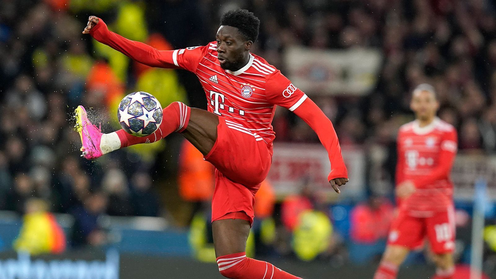 
                <strong>Alphonso Davies (FC Bayern München)</strong><br>
                Wird in der 63. Minute für Joao Cancelo eingewechselt. Muss 13 Minuten später eigentlich schießen, gibt die Verantwortung aber lieber ab und die Chance verpufft. Muss sich endlich wieder mehr auf den Sport konzentrieren. ran-Note: 4
              