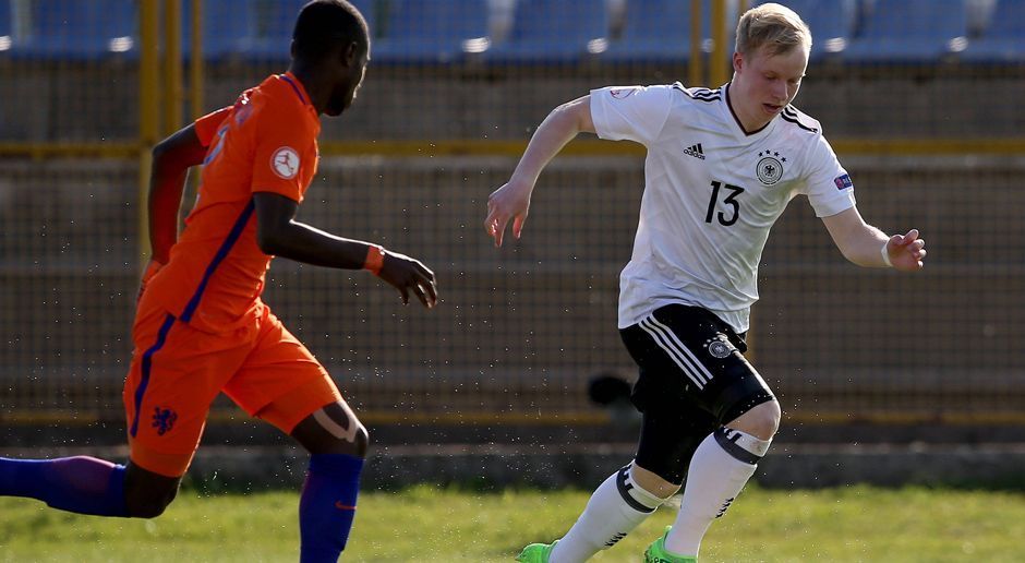 
                <strong>Sturm: Dennis Jastrzembski</strong><br>
                Verein: Hertha BSCLänderspiele für deutsche U17: Tore: 
              