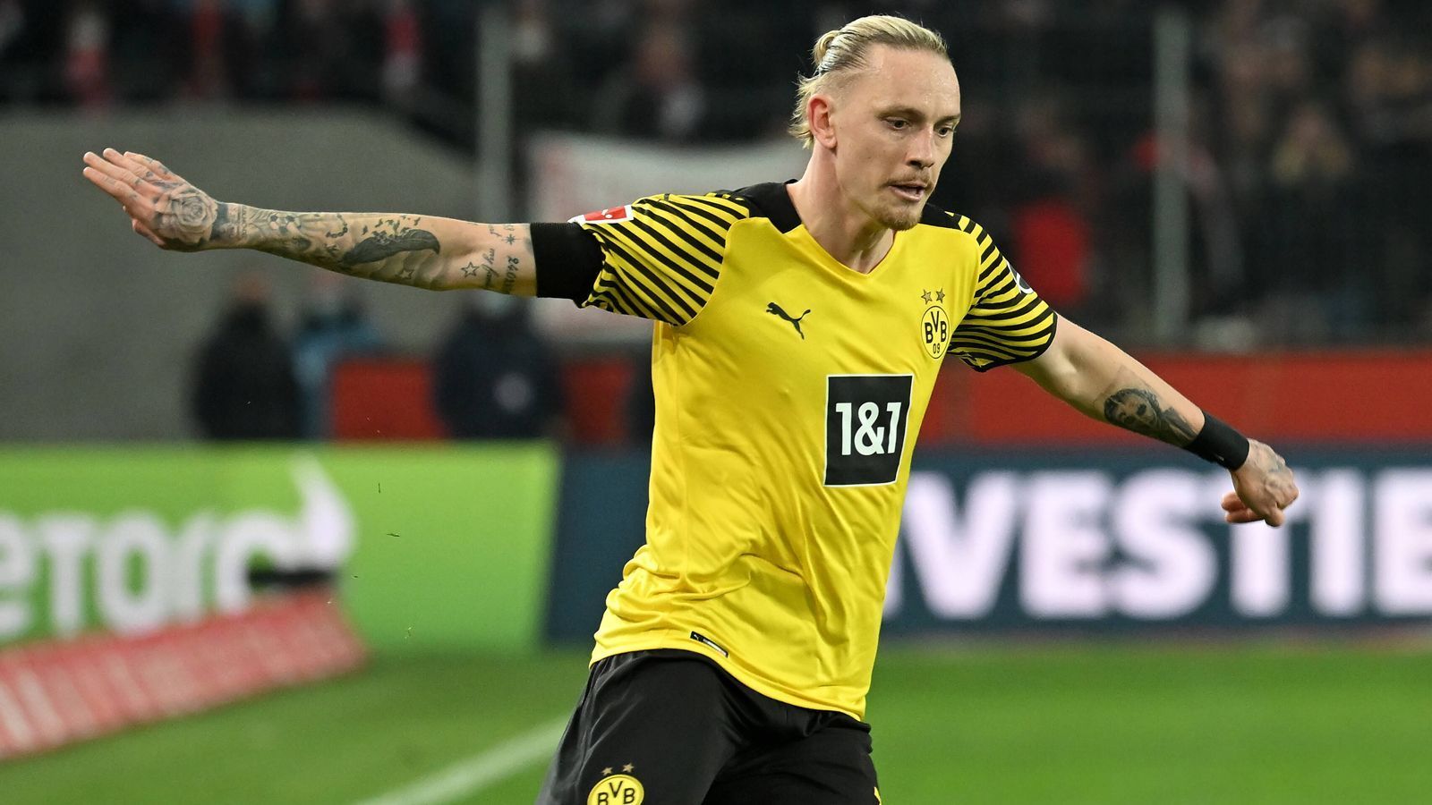 
                <strong>Marius Wolf</strong><br>
                Kommt für Guerreiro in das Spiel. Setzt in knapp 20 Minuten aber keine Akzente. ran-Note: ohne Bewertung
              