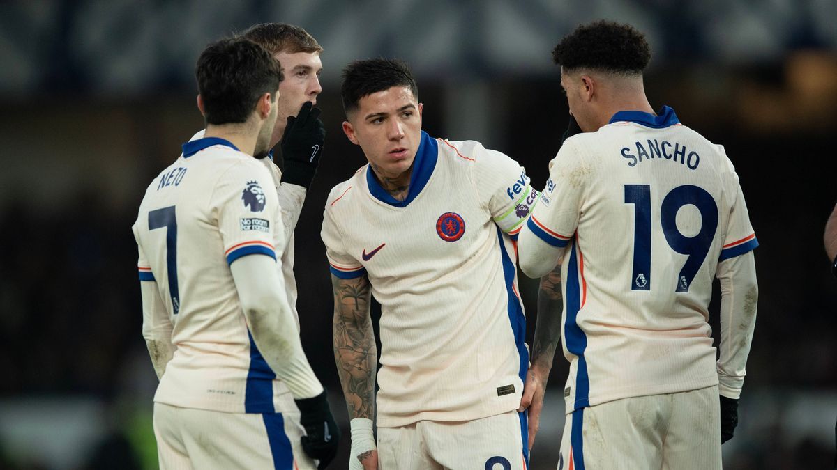 Everton FC v Chelsea FC - Premier League LIVERPOOL, ENGLAND - DECEMBER 22: Pedro Neto, Cole Palmer, Enzo Fernandez and Jadon Sancho of Chelsea during the Premier League match between Everton FC and...