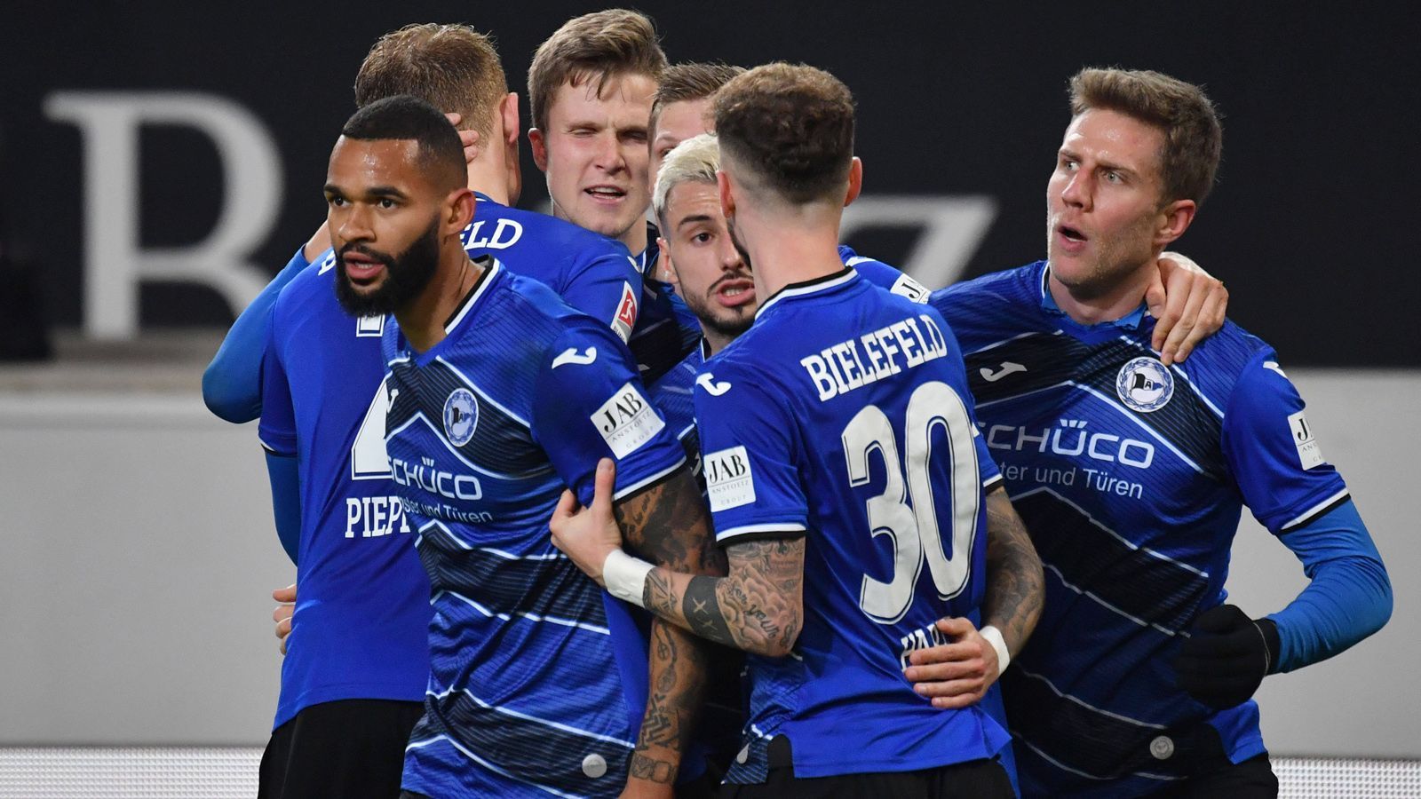 
                <strong>Arminia Bielefeld</strong><br>
                Drohender Fernsehgelder-Verlust: 3,08 Millionen Euro
              