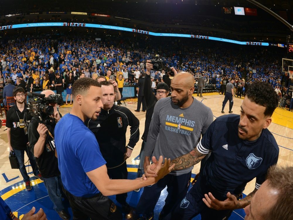 73. Saisonsieg Golden State Warriors stellen NBARekord auf