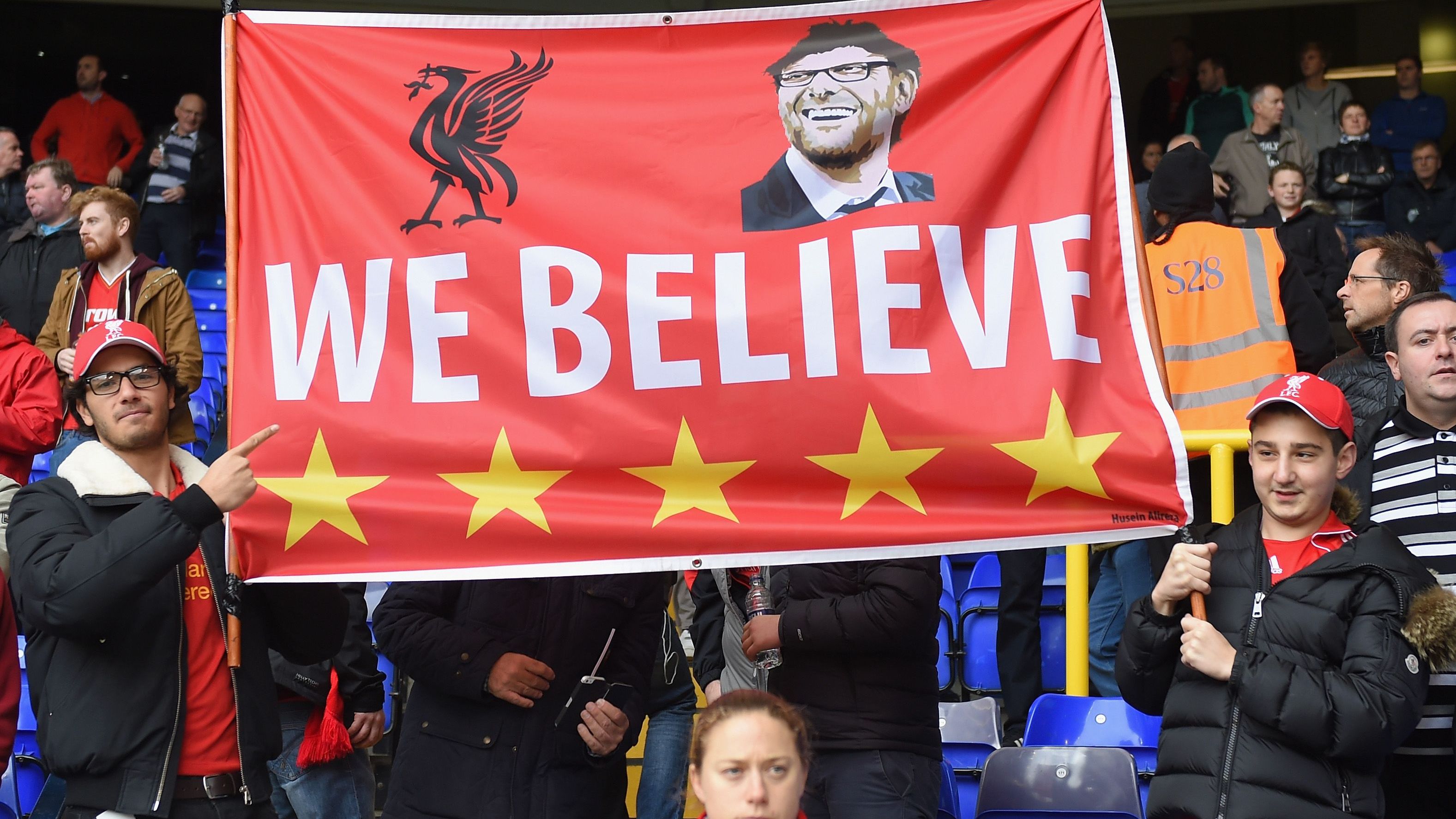 <strong>Beginn der Klopp-Ära: Unterschrift in Liverpool</strong><br>Am 8. Oktober 2015 unterzeichnete der damals vereinslose Jürgen Klopp als Nachfolger von Brendan Rodgers als neuer Coach des FC Liverpool. Es sollte der Auftakt einer Erfolgs-Ära für die "Reds" sein. Seitdem saß Klopp in 464 Pflichtspielen Liverpools auf der Bank, hat einen Punkteschnitt von 2,07 (288 Siege, 96 Unentschieden, 80 Niederlagen, Stand 26. Januar).