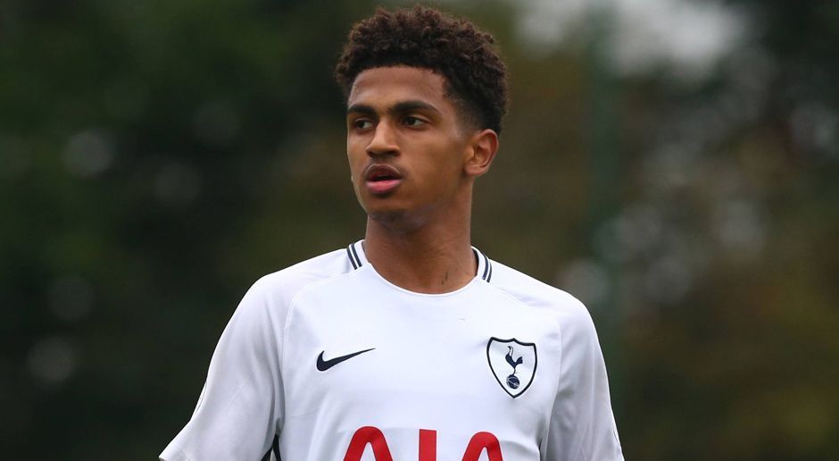 
                <strong>Marcus Edwards</strong><br>
                Verein: Tottenham HotspurAlter: 18Position: RechtsaußenSpiele für das Profiteam: 1Spiele in der Youth League: 3Torbeteiligungen: 4
              