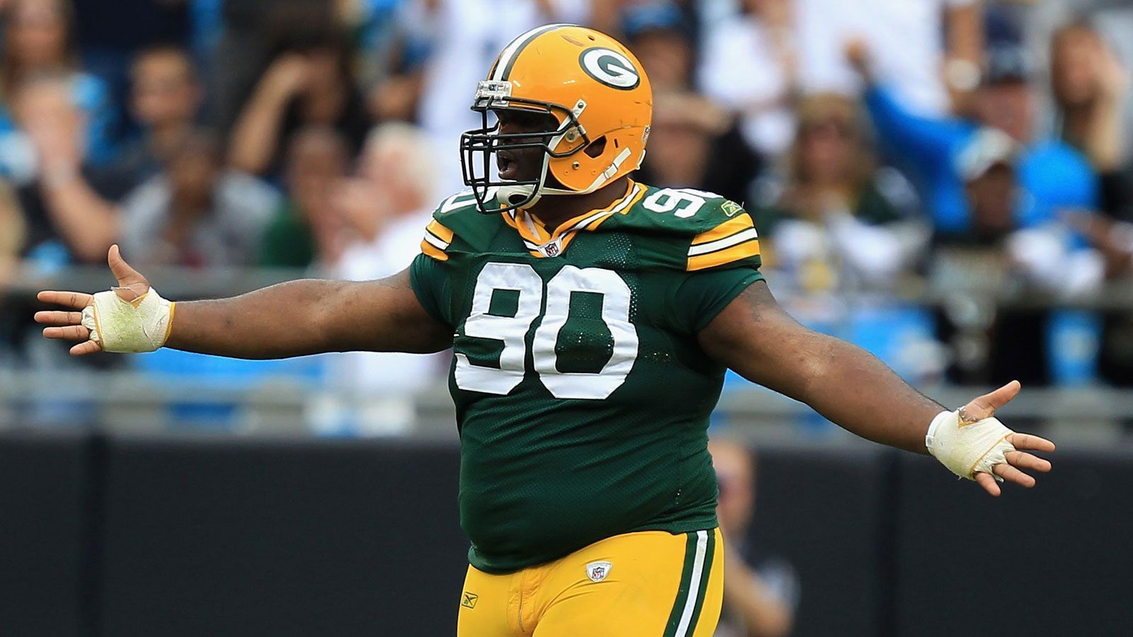 
                <strong>B.J. Raji</strong><br>
                Den Spitznamen "The Freezer" hat sich B.J. Raji selbst gegeben. Der 153 Kilogramm schwere ehemalige Nose Tackle von den Green Bay Packers bezieht sich damit auf den legendären William "The Fridge" Perry, der wie Raji hin und wieder auch als Fullback eingesetzt wurde. Eiskalt und ziemlich schwer - Attribute die auf einen Kühlschrank genauso zutreffen wie auf Raji.
              