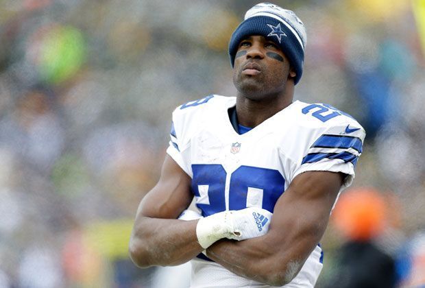 
                <strong>DeMarco Murray</strong><br>
                Einer der am heißesten umworbenen Free Agents unterschreibt bei den Eagles. Die Fans der Dallas Cowboys dürften traurig sein, ihren Runningback an den direkten Konkurrenten in der NFC East zu verlieren. Für fünf Jahre erhält Murray in Philadelphia 40 Millionen Dollar.
              