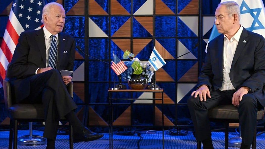 US-Präsident Joe Biden (l.) und Benjamin Netanjahu, Ministerpräsident von Israel, bei einem Treffen in Tel Aviv. Die Beziehung steht nun vor der Zerreißprobe.
