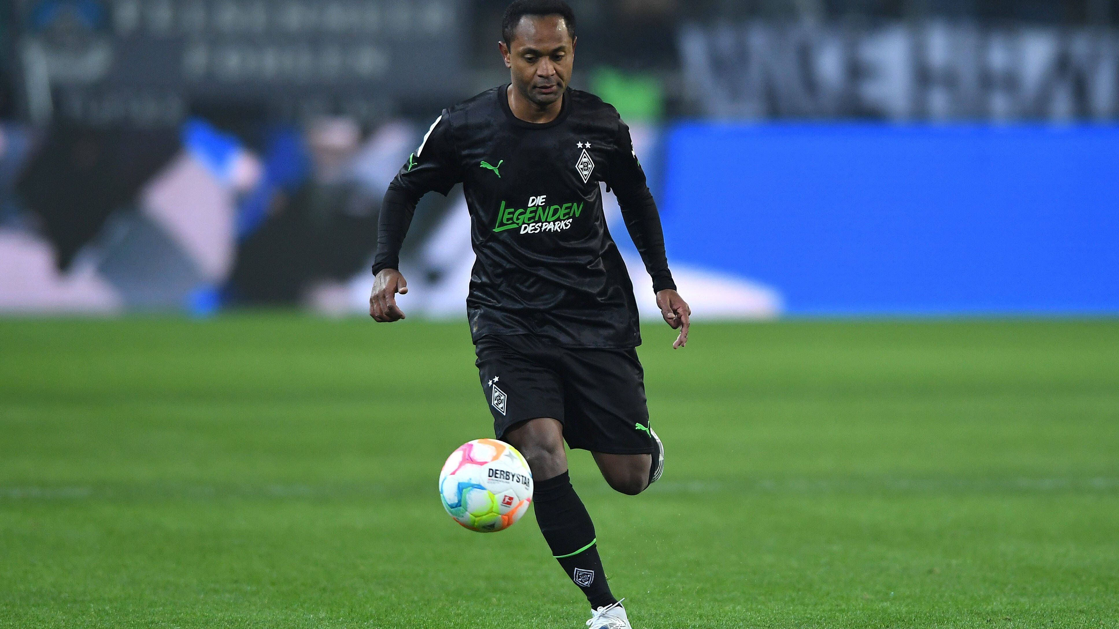 <strong>Raffael</strong> <br>Raffael blickt auf 290 Bundesligaspiele für Hertha BSC, den FC Schalke 04 und Borussia Mönchengladbach zurück. In der Spielzeit 2020/2021 ließ er seine Profilaufbahn beim slowakischen Verein FK Pohronie ausklingen. Nun setzt er seine Fußballkarriere beim A-Kreisligisten Ay-Yildizspor Hückelhoven fort.